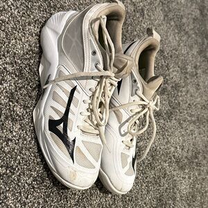 Mizuno Cream and Black Performance Trainers